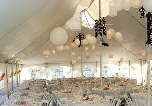 Pin spot lighting and Japanese lanterns create a smooth transition between daylight to evening celebration.